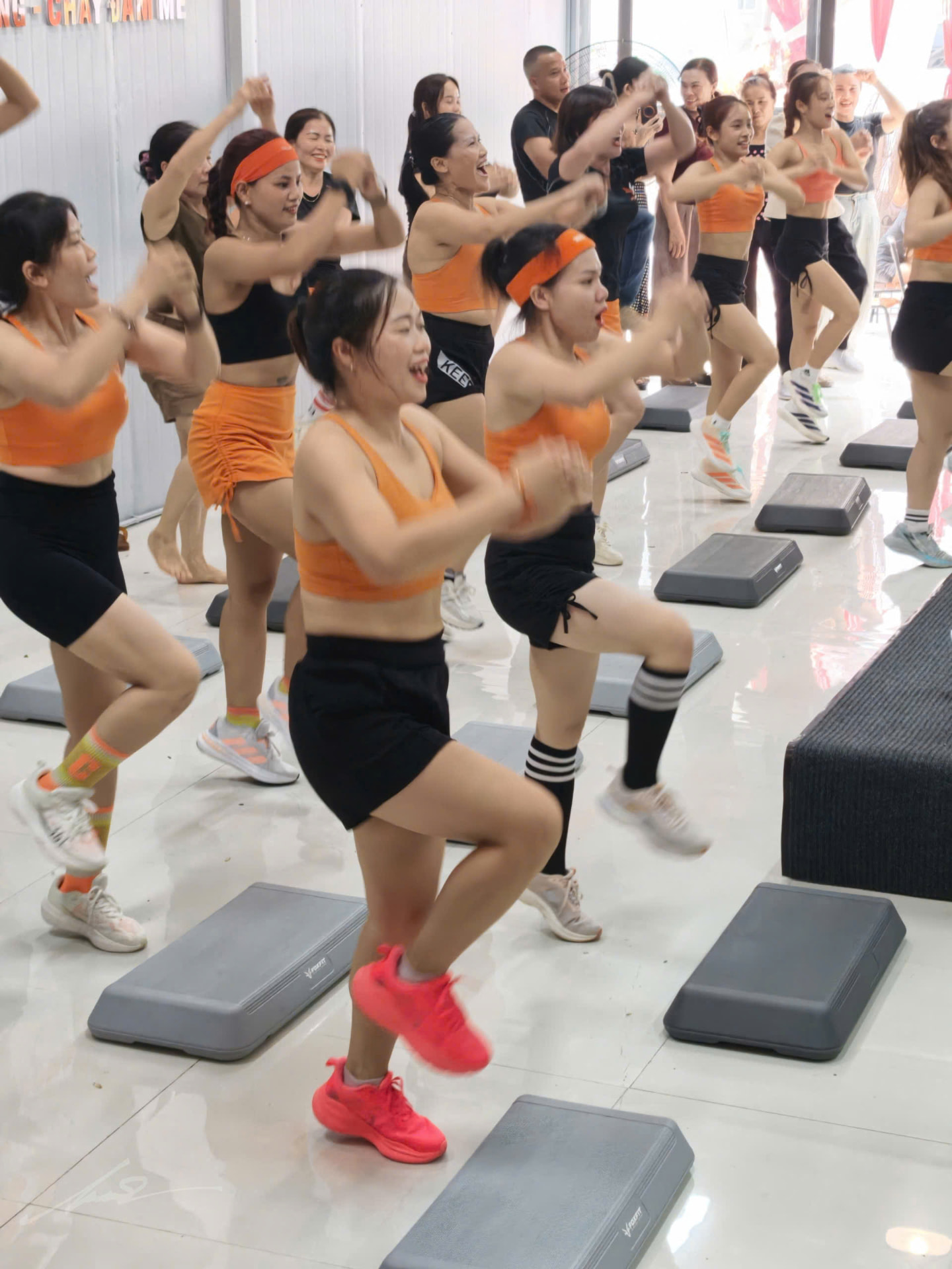 Lớp Aerobic buổi sáng tại FOXFIT