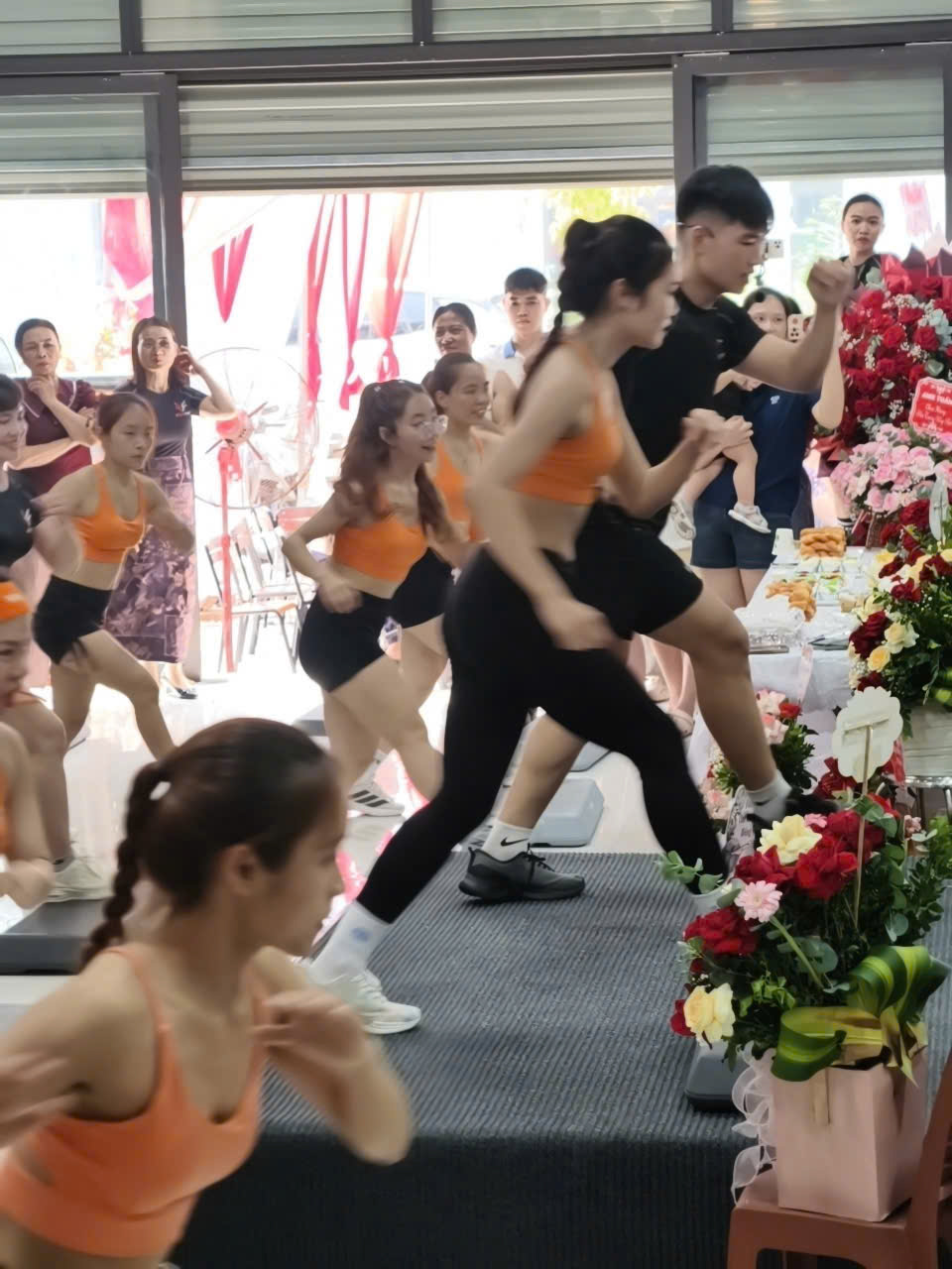 Buổi tập mở màn — đốt năng lượng toàn thân